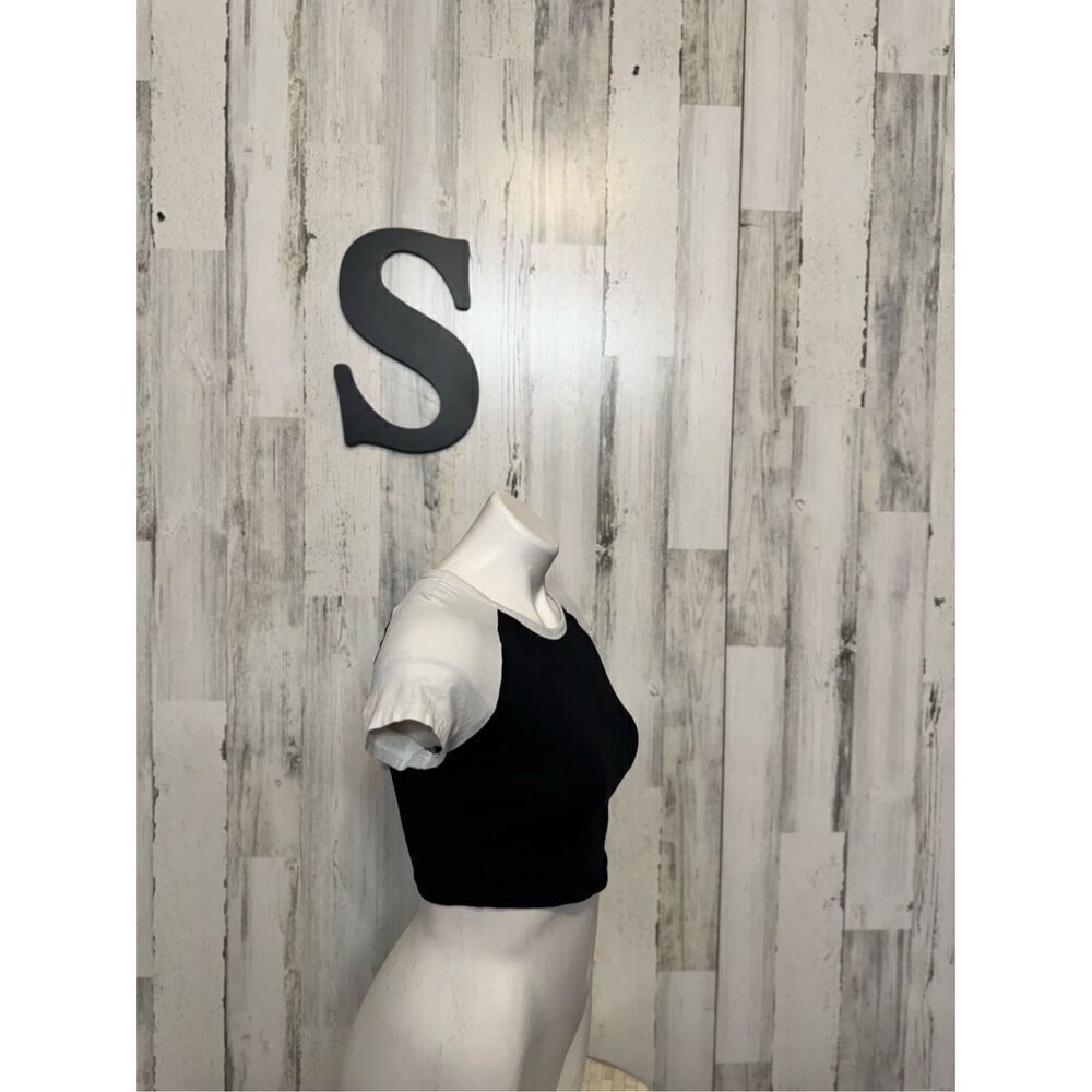 Crop top  - Picture 3 of 6